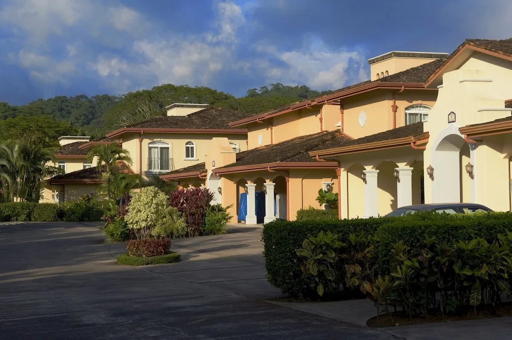 Del Mar Condominiums
