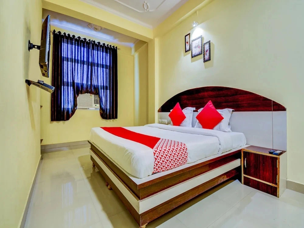 Oyo 22942 Hotel Opal