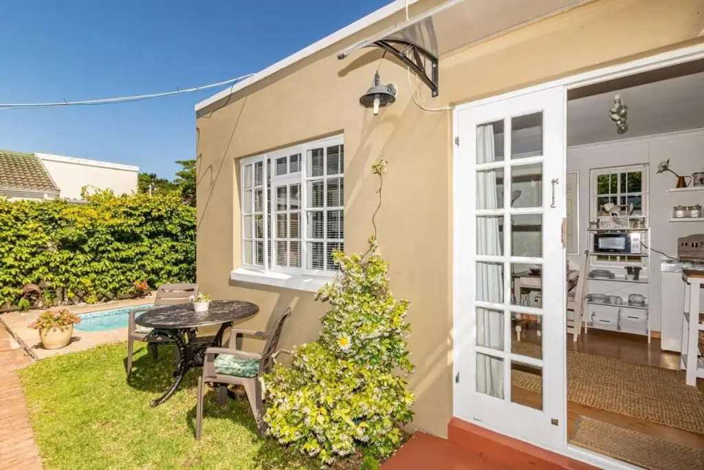 Suburban bliss with Wifi and plunge pool