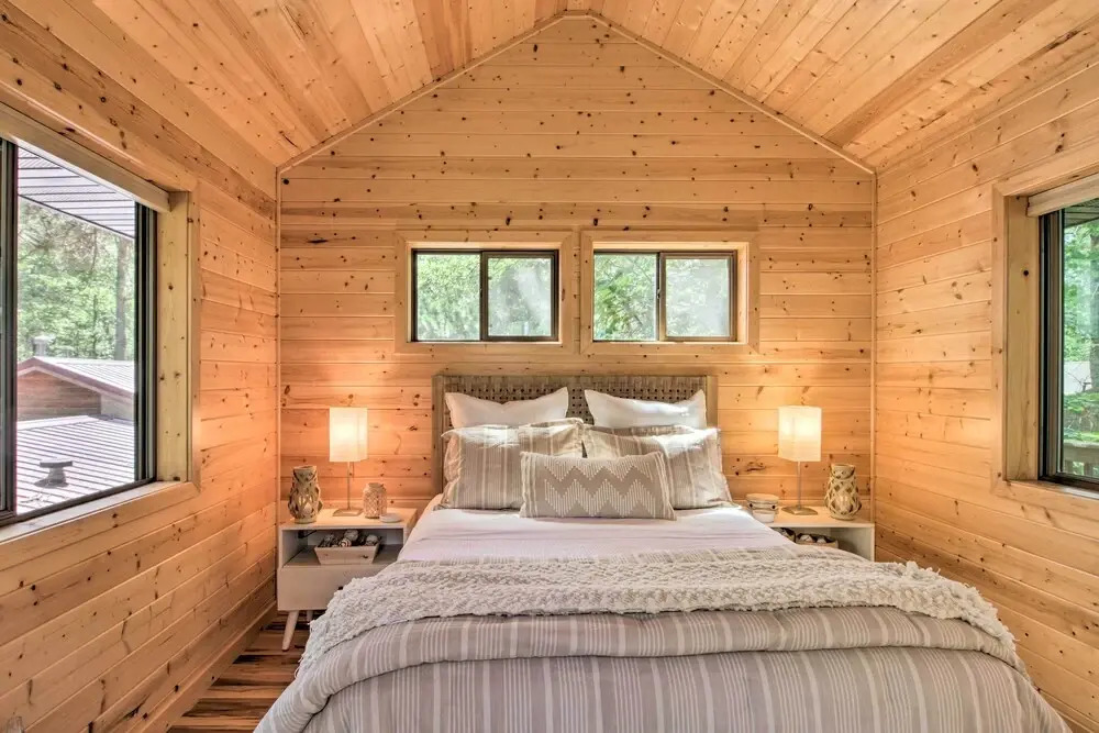 Spacious Cabin on Cross Lake: Treehouse & Sauna!