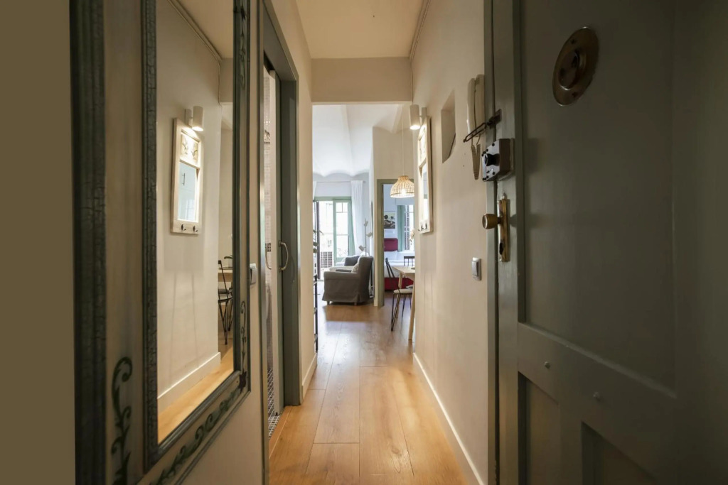 31ENT335 - Mediterranean decorated apartment
