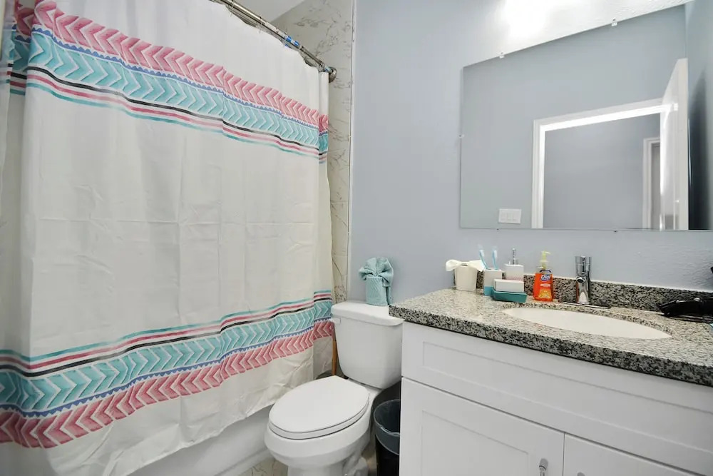 Cozy Retreat Near NRG Stadium, Free parking, Wi Fi