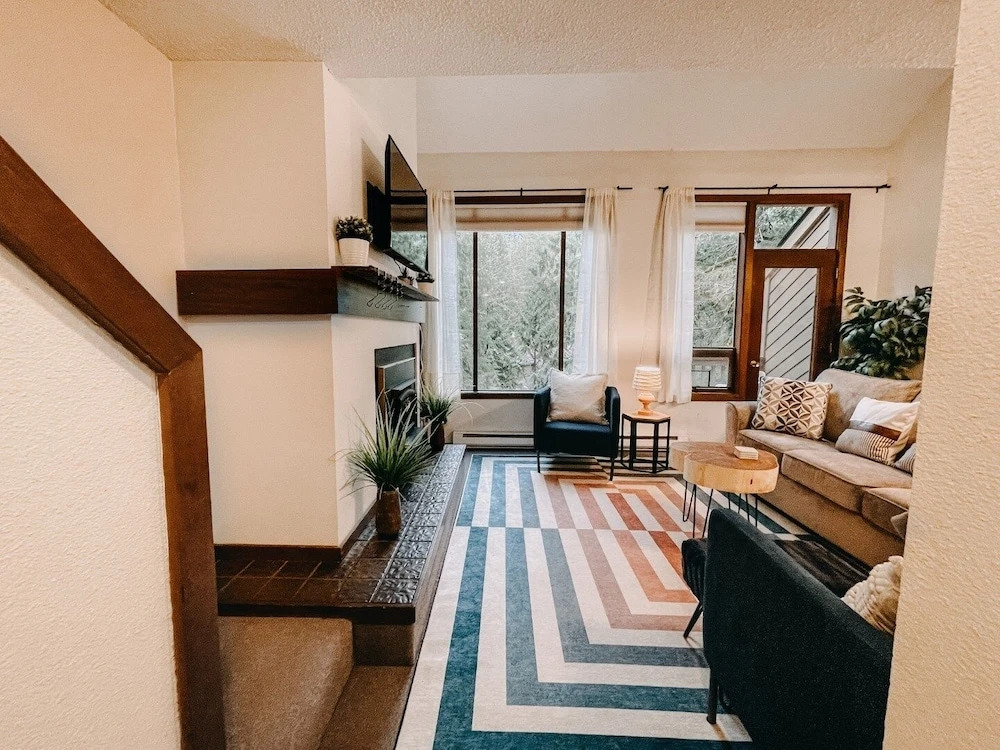 73sw - Wood Fireplace - Wifi - Views - Sleeps 6 2 Bedroom Home by Redawning