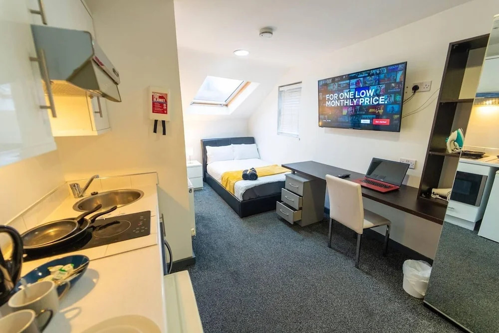 Spacious Comfortable Studio Near the University