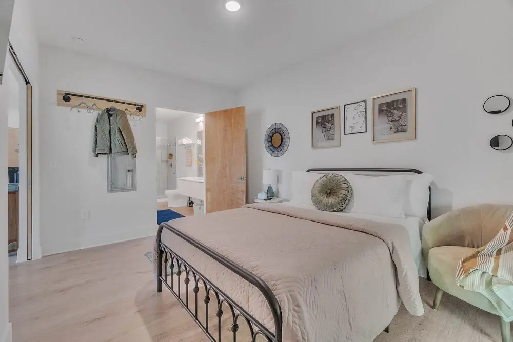 Chic 1-bed In Vibrant Optimist Park 1 Bedroom Apts by RedAwning