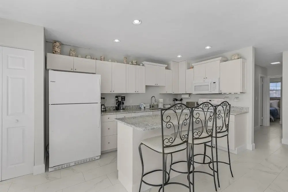 21591/3 Waterfront Duplex With Pool And Spa - Manor 4 Bedroom Home