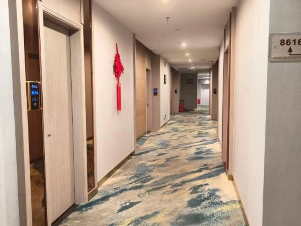 Shenzhen Yuefeng Hotel (Bao'an Airport Xixiang Metro Station Branch)