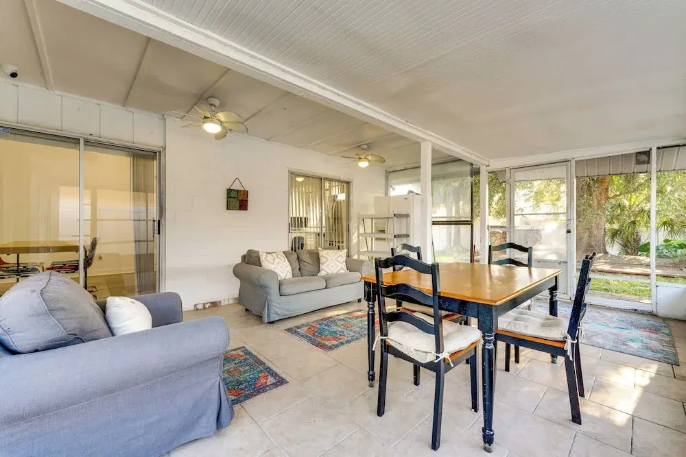 3 Mi to Seaworld! Suburban Home w/ Screened Porch