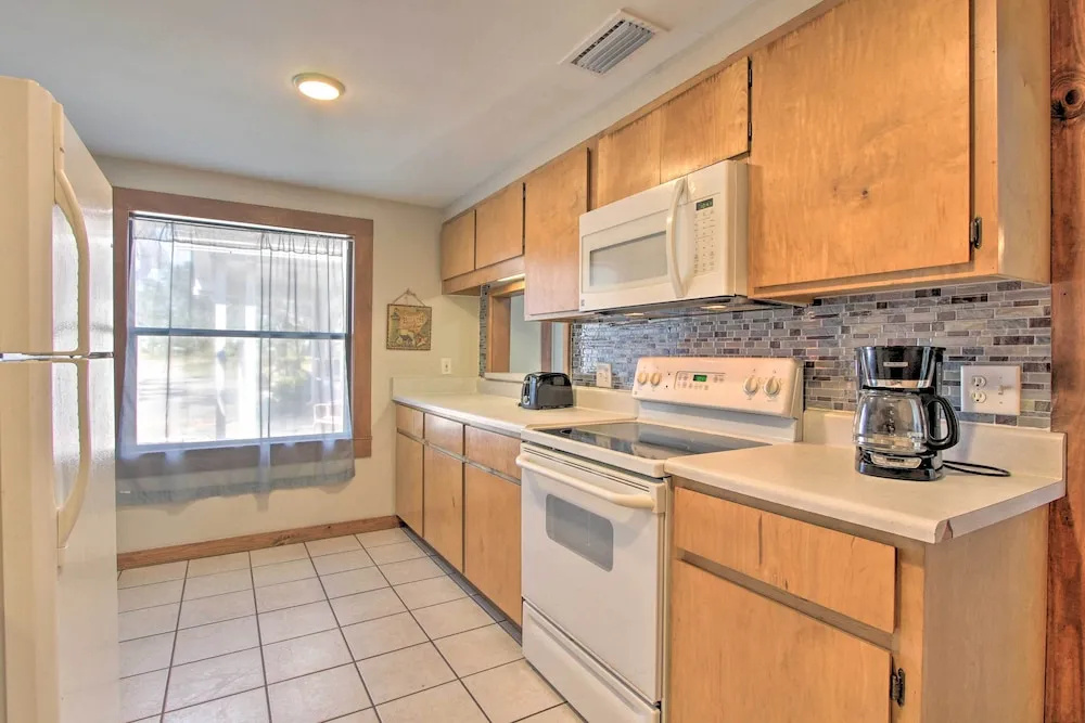 Live Like a Local - Bayfront Panama City Home