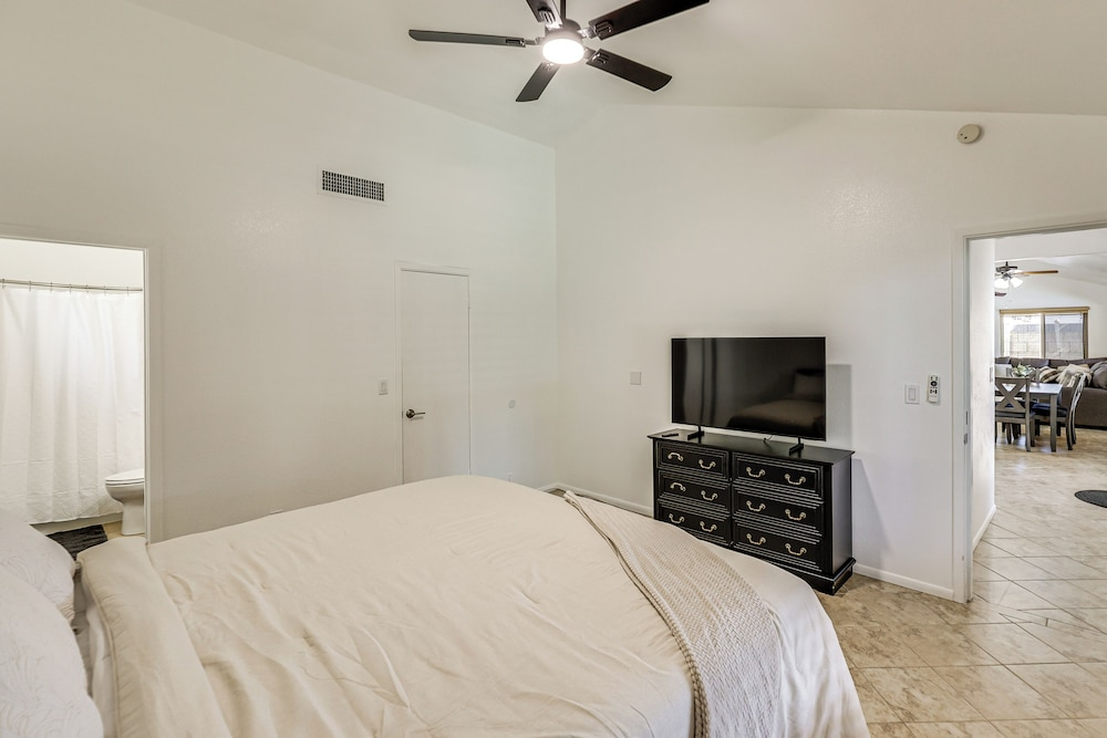 Glendale Entertainment Hub! Family Home w/ Pool