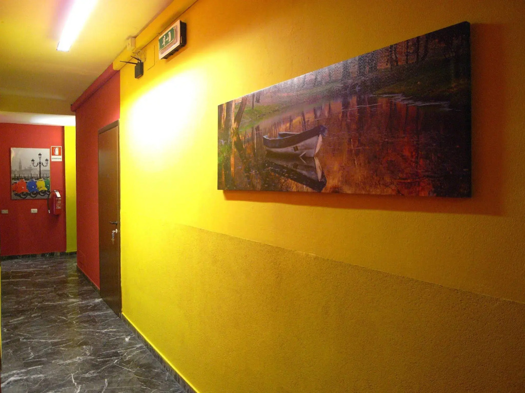 Hostel California