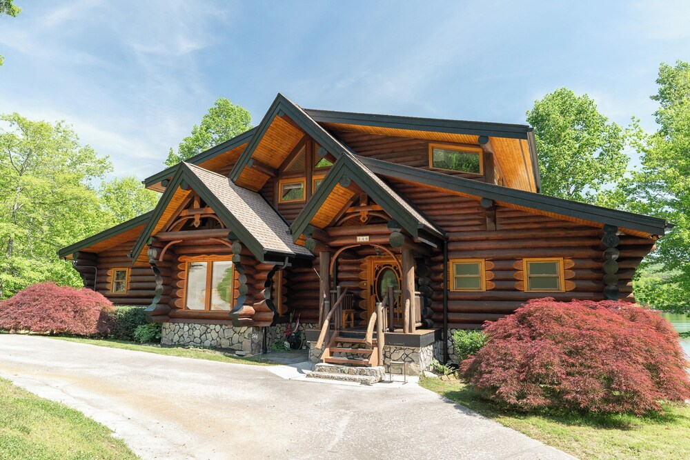 Hot Tub + Dock! Waterfront Norris Lake Log Home