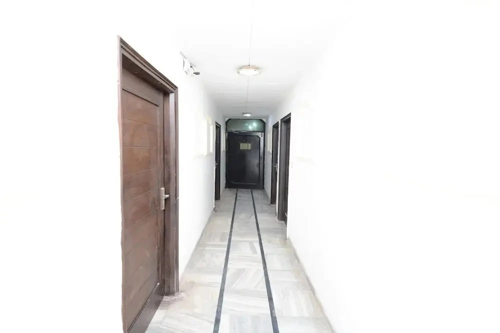 Hotel Ra Flora by OYO Rooms