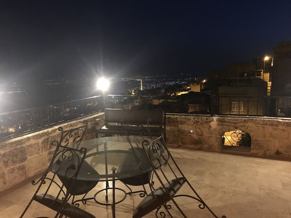 Kasr-i Abbas Hotel