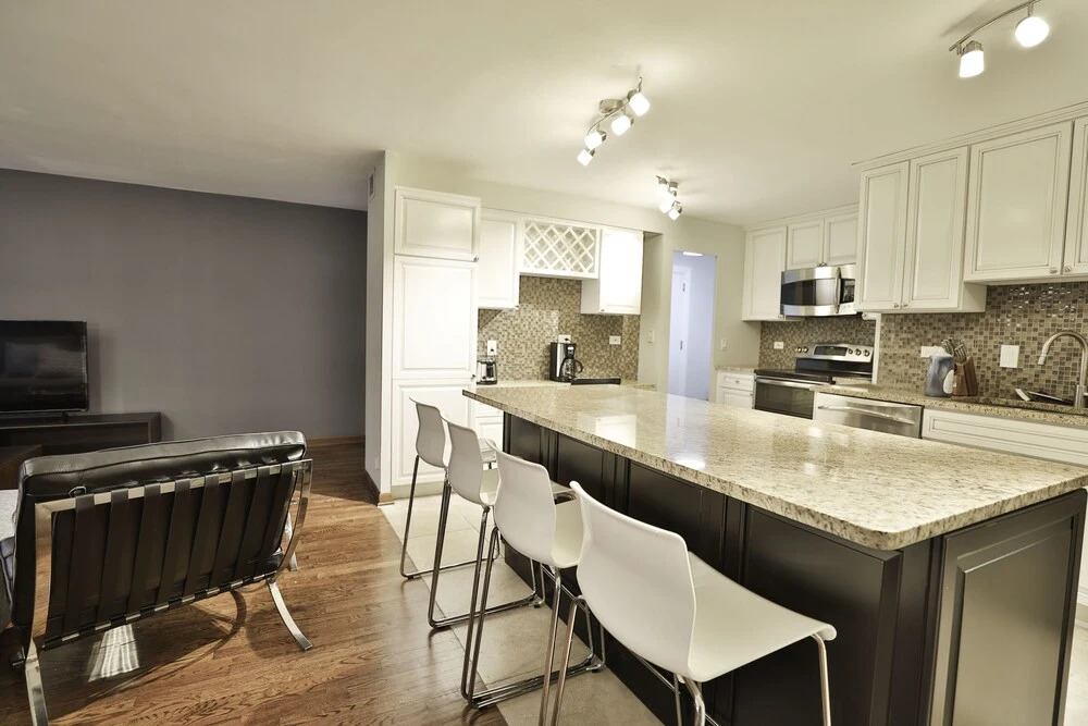 Mag Mile Lakeview Condos