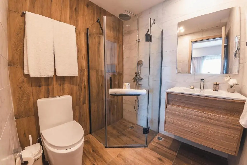 Fully Serviced Apartment at Regatta Living - 3B