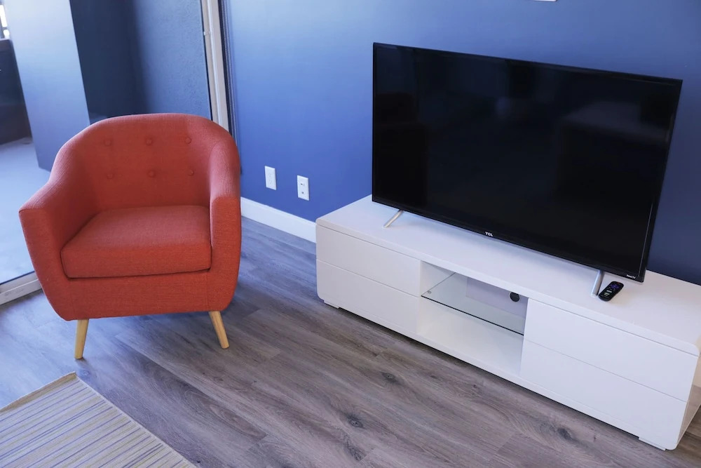 Hollywood Bright Suites