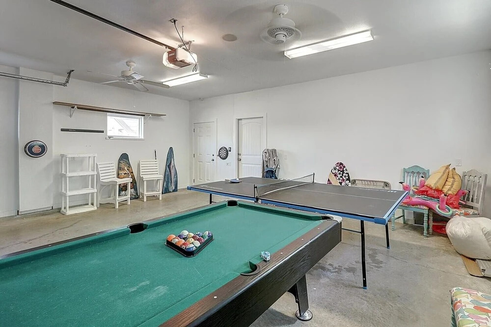 Playin' Hookie 5 Bedroom Home by Redawning