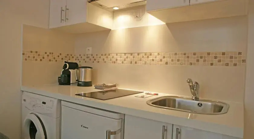 ApartEiffel