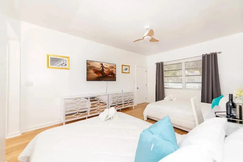 Sunny 2BR Miami Beach Apartment, Perfect Location