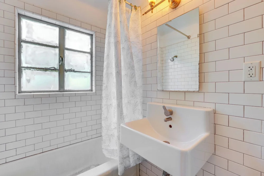 Pet-friendly Condo < 1 Mi to Phoenix College!