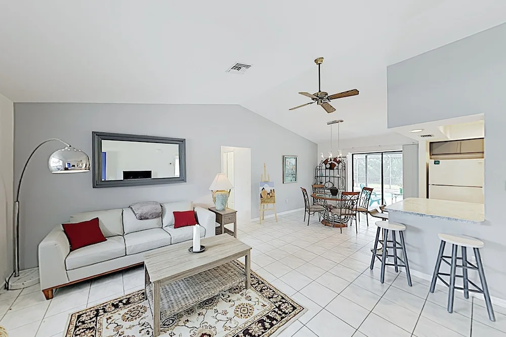 Sparkling W/ Private Lanai & Caged Pool 3 Bedroom Home