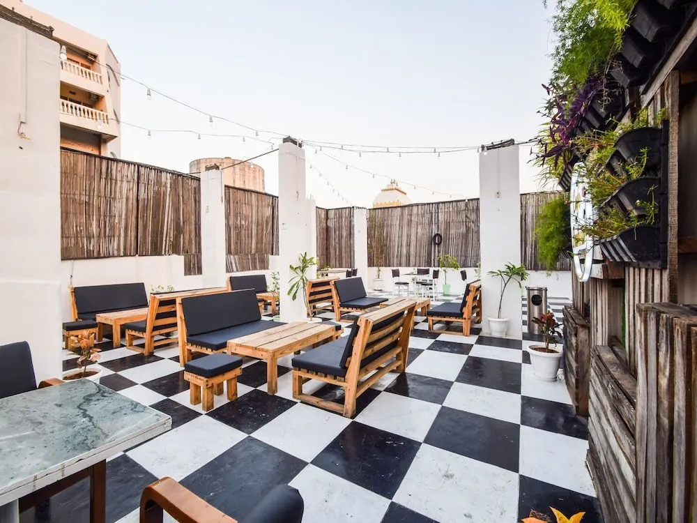 OYO 23539 Hotel Sapphire