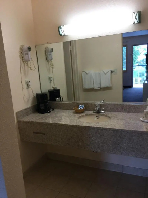 Belmont Inn and Suites