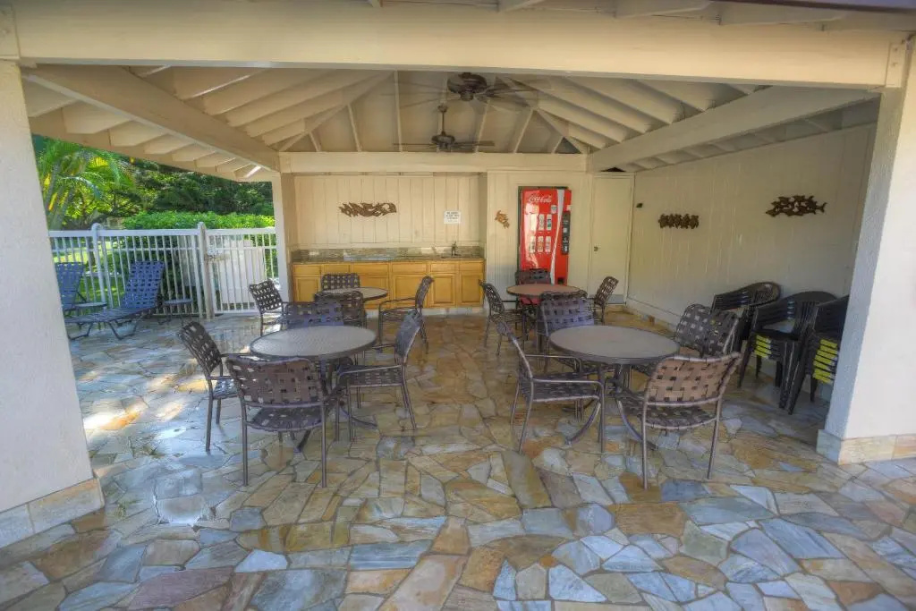 Maui Banyan T-305 - Ocean View Beach Condo for 10