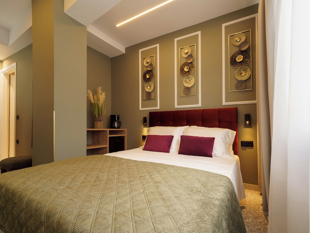 Ernest Suites Psiri