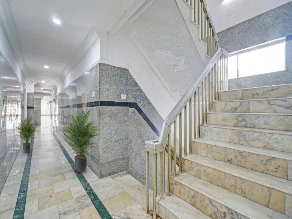 Capital O 93138 Rayan Plaza