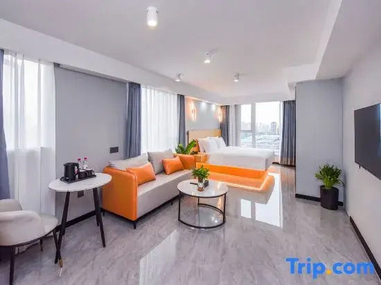 Lusheng LOFT High-altitude Homestay (Chongqing West Railway Station Erlang Subway Station)