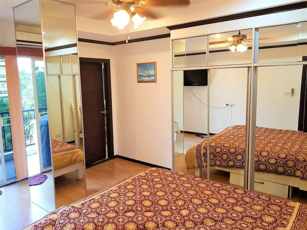 Pratumnak 1 bed With sea View at Siam Oriental Twins