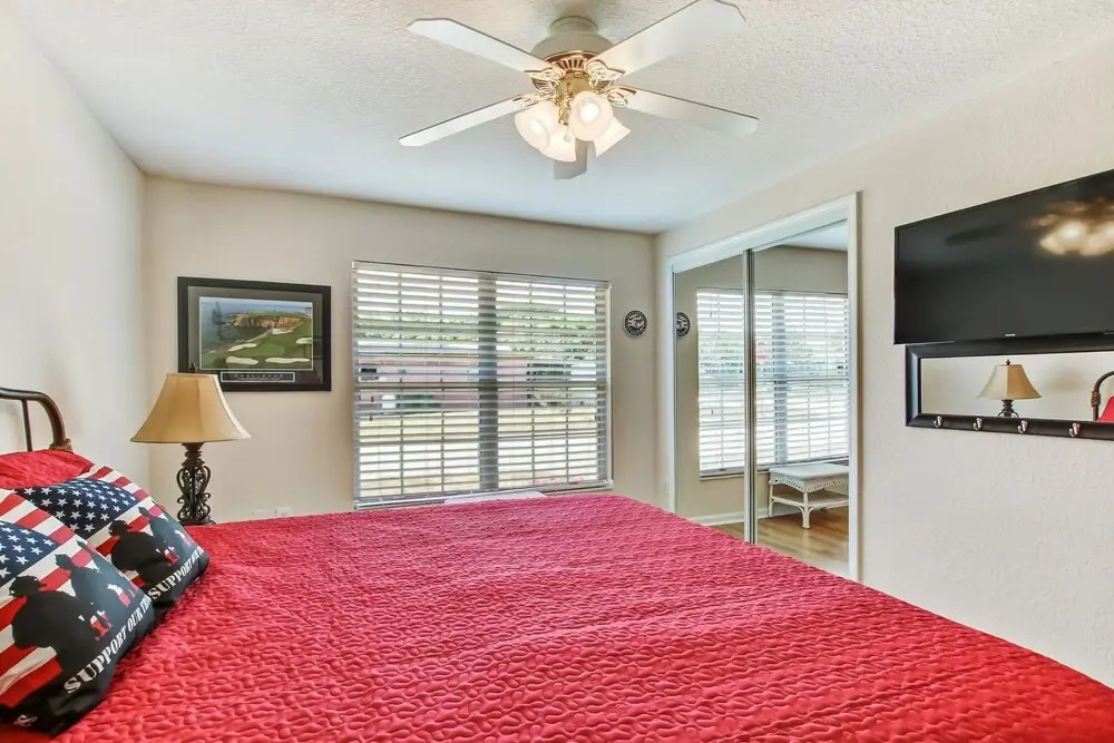 Walk to Beach, Spacious House, Huge Outside Patio