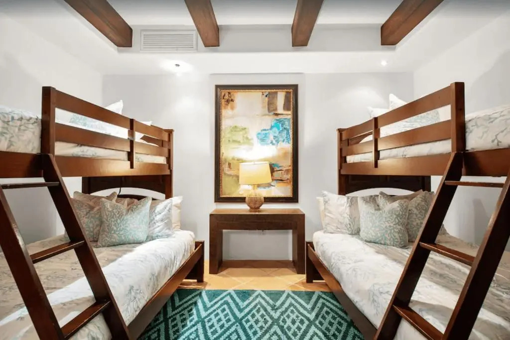 Best Executive-Style Luxury Residence on Property