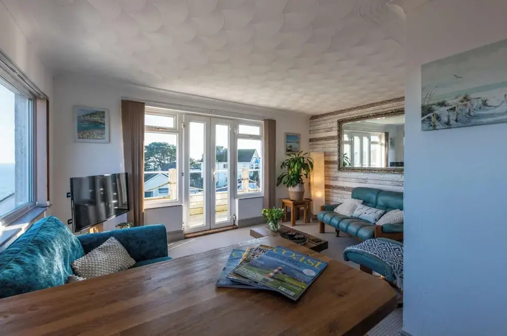 1 Bed Flat - Sleeps 2 - Pets - Balcony - Parking