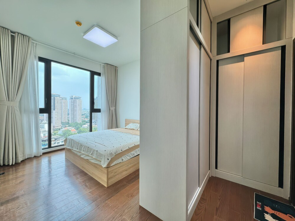 Homies Dedge Thao Dien Luxury Apartment