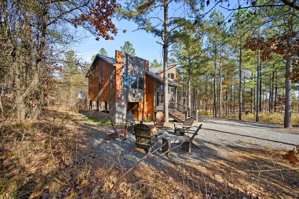 Over The Edge, 3 King w Ensuite Bath, Hot Tub, Fire Pit, Pet Friendly