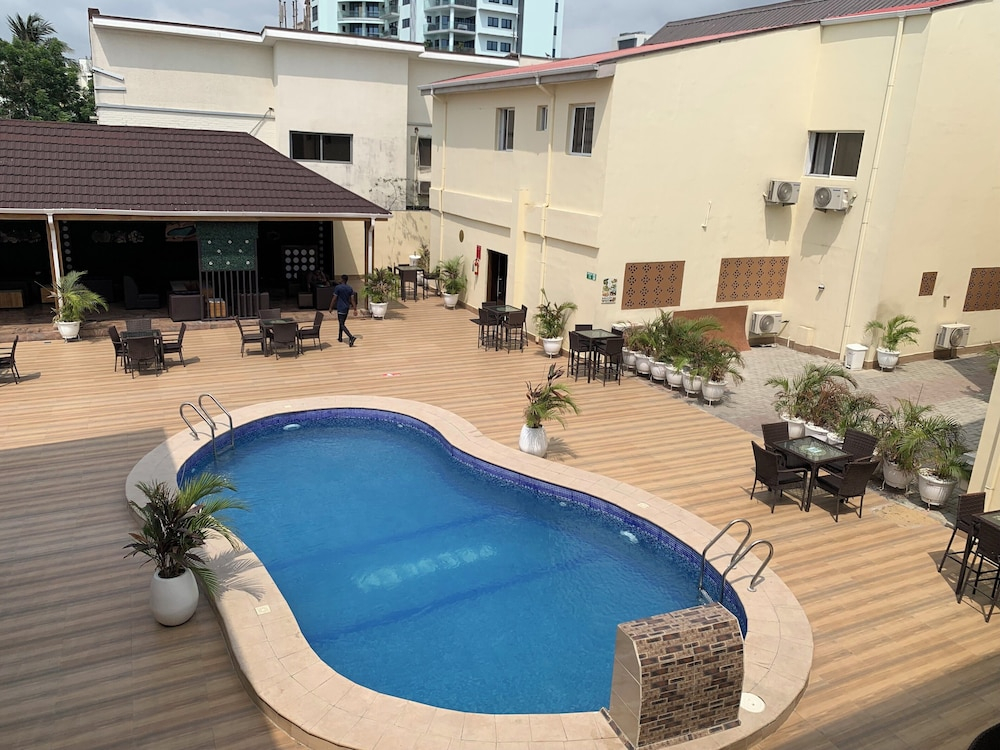 Presken Kuramo Waters, Victoria Island