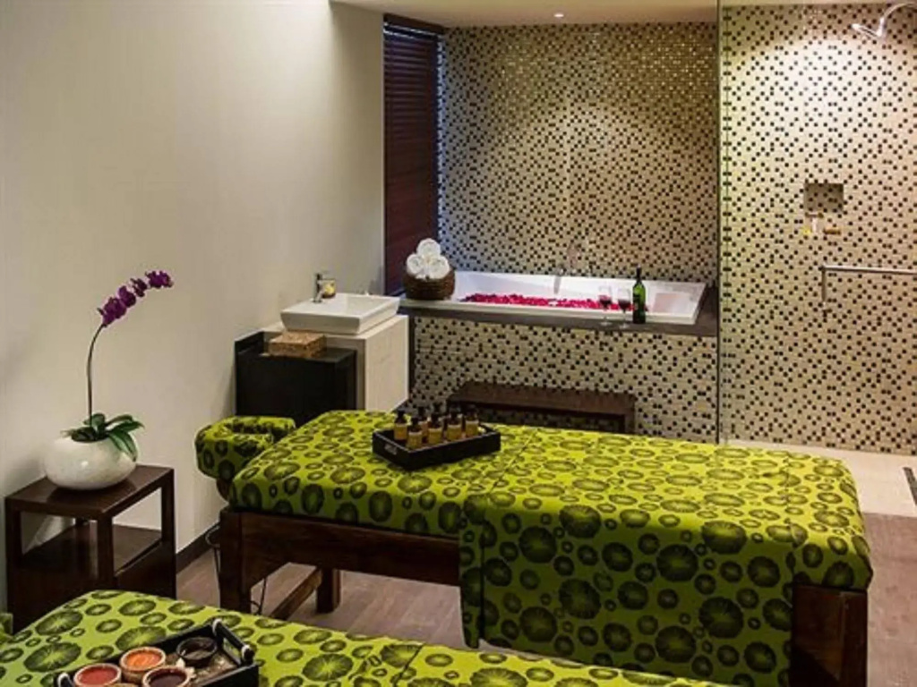 Seminyak Icon - by Karaniya Experience - CHSE certified