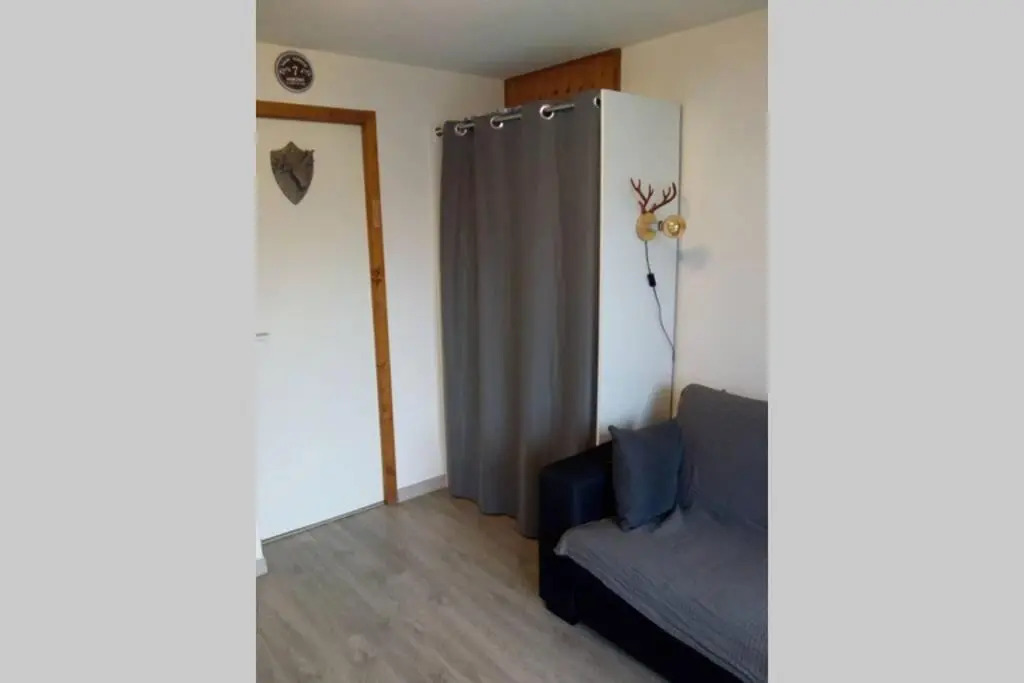 Au Pied des Pistes B31, Chaleureux studio 4 pers, vue sur la vallée imprenable avec WIFI, DRAPS NON COMPRIS