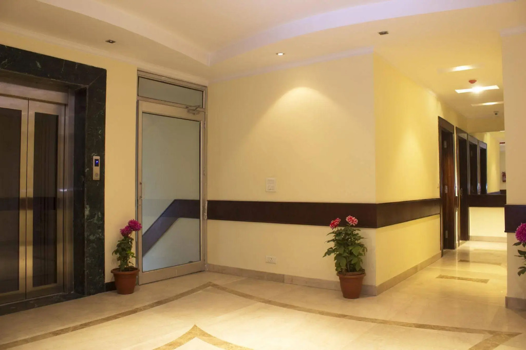 Fabhotel Broadway Inn Nehru Place