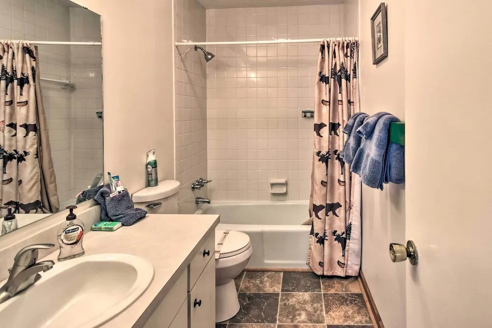 Steps to Ski Resort: Sugar Mountain Condo!