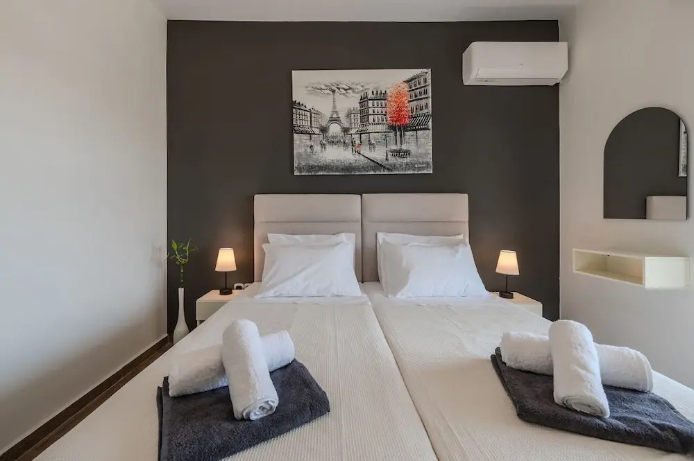 3As Luxury Villa with Heated Pool, Sauna and Gym