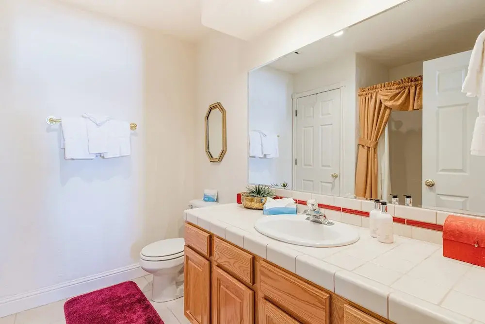 3BR Townhome w/ Mountain View & Balcony