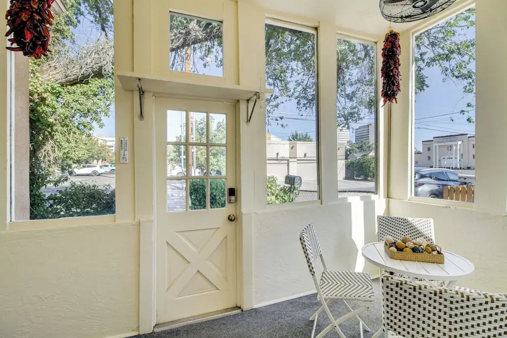 1 Mi to Old Town Albuquerque! Dog-friendly Home