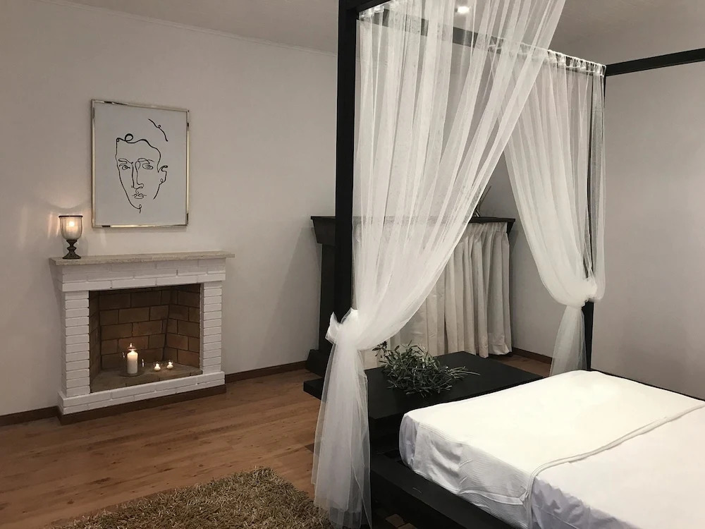 Spacious villa in Can Trabal with private pool and jacuzzi 980 m²