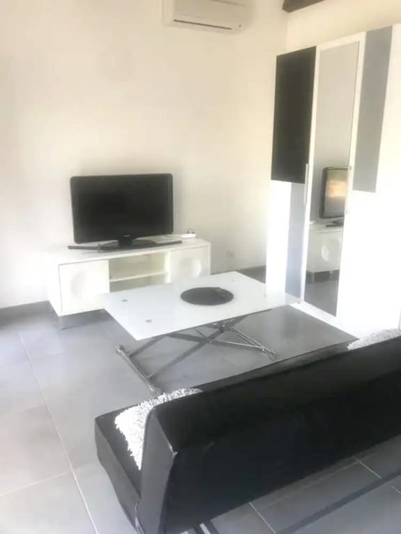 Studio in Lançon-provence, With Shared Pool, Furnished Garden and Wifi