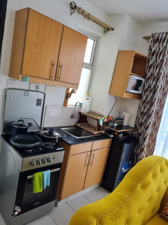 Lux Suites Racecourse Gardens Studio Apartments
