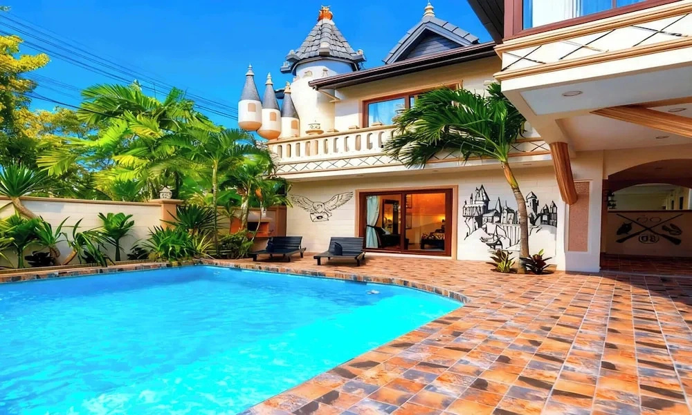 PATTAYA LAND - You Only Live Once